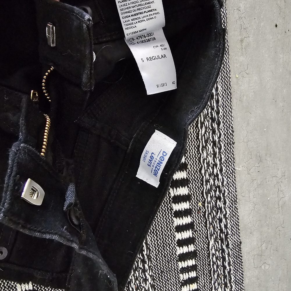 Jeans - Picture 2 of 3
